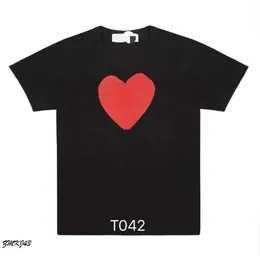 Marka 23SS Erkek Tişörtleri Yaz CDGS MENS Play T Shirt Tişört Kısa Kollu Moda Tasarımcısı Des Des Des Garge Garcons Nakış Kalp Kalp