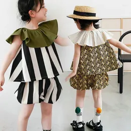 Set di abbigliamento per bambini di moda estiva bambine arruffato con manicotto a strisce a strisce floreali pantaloncini pantaloni per bambini abiti a 2 pezzi 2-8 anni