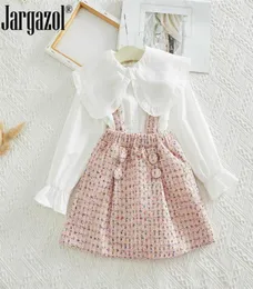 Mode flickor kläder set vit blus skjorta och rosa övergripande kjol småbarn tjej039s höstdräkter söta set barn kläder 1311051