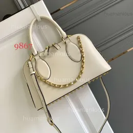 Handtaschenbags Schulter 2024 Vielseitige Tasche Vlogoo Fashion Frau Rivet Rock Valens Tino Populärer Hölzer Damen Crossbody New Western Style Shell DCDC