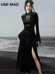 الفساتين غير الرسمية Umi Mao Dark Gothic Velvet Dress Elegant Autumn Women’s 2024 Slim Fit Retro Hollow Out Femme Y2K