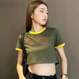 Kadın T-Shirt Tasarımcısı Nanyou High End Giyim MM Home 2024 Yaz Yeni Ultra Kısa Bel Mektubu Nakış Kontrast Renk T-Shirt Üstü Kadınlar İçin U135