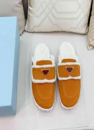 2021 Desiner de qualidade superior de lã Top sapatilhas de inverno Pluxh meio chinelos de soldados de raposa quente para mulheres slides com box5586299