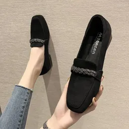 Elbise ayakkabıları kadın loafers alçak topuklu tekne siyah sığ zapatos de mujer zincir sahte süet gündelik sapatos feminino 2024