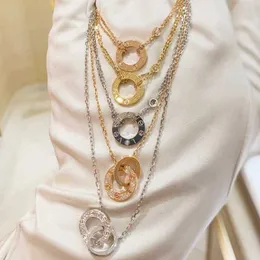 Versione di collana di lusso di alta qualità Kajia Mini Cake Roman Romano doppio anello V oro Pendente 18K con catena di colletti per donne