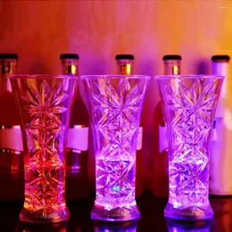 Weingläser verkaufen kreative Party -Tassen Schneeflocken LED Blitzfarbe Farbwechsel Wasser aktiviertes Licht Bier Whisky Cup Becher Tischgeschirr