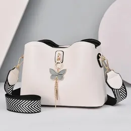 2024 Mulheres Designer de bolsas brancas Butterfly Butterfly Tassel PU Leather Messenger Messenger Messenger