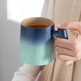 Infuser 및 Lid Gradient Ambossed Ceramic Water Mug 여성을위한 독특한 선물을 가진 Mugs Tea Cup