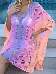 Hole Beach Cover -ups för badkläder Kvinnors sommarkläder Sundress Sexig ihålig rosa badkläder se genom delad tunika 240416