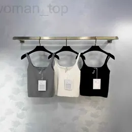 Camisoles Tanks Designer Spring and Summer New Ch Nanyou High 설정 연령 감소 소녀 패션 편지 자수 다목적 둥근 목 니트 카미솔 Q137