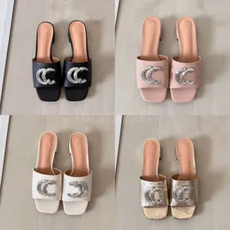 Flipers de grife para mulheres Padrão de diamante de couro macio Classic Crystal Casual Sandals Ladies Casais Moda Charm Gifts Slippers