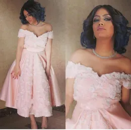 핑크 차 길이 칵테일 드레스 2018 아랍어 오프 어깨 공식 유명인 가운 라인 아플리케 짧은 어머니 드레스 플러스 크기 PR3642621