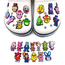 24 colori Halloween Game Bear Anime Chanms Wholesale Childhood Memories Game Funny Gift Charms Accessori per scarpe Accessori per scarpe Pvc DECORAZIONE Fibbia di gomma morbida in gomma