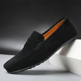 Högkvalitativa män läder loafers glider på mens lägenheter mode manliga körskor casual moccasinsten färger storlek 3847 240410