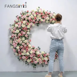 Dekorativa blommor rosa månform vägg hängande blommor arrangemang set bröllop bakgrund blommor stativ evenemang parti bankett bakgrund