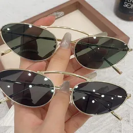 Solglasögon Metal Frame Cat Eye Fashion Luxury Brand Designer Ultraviolet-Proof Small Oval Triangle Street Snap Women Eyewars