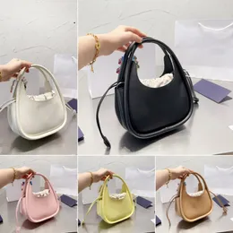 디자인 삼각형 Pra Bag Leather Pochette Womens handbags 클러치 크로스 바디 디자이너 가방 남성 더플 큰 토트 여름 여행 지갑 해변 가방 20x11cm