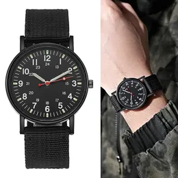 Designer Männer sehen Luxusmarke Fashion Herren Quarz Uhr Leinwand Gurt Luminous Hands Männliche Uhr Großes Zifferblatt wasserdicht klassisch verstellbare Armbanduhr