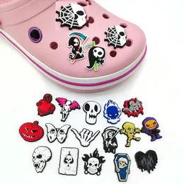 Anime Halloween Skull Skull Charms por atacado Memórias de Infância Funny Gift Cartoon Charms Acessórios para sapatos PVC Decoração de fivela de borracha macia e mole