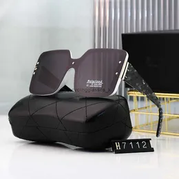 2024 Novos óculos de sol polarizados Caixa anti -UV Anti -UV Moda e personalizada Grande quadro Display Slim líquido Red Driving Driving