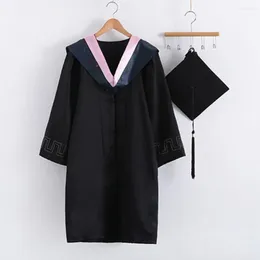 Zestawy odzieży 2024 UNISEX Graduation Mundur Trencher Cap Dress School University Bachelor Costume Backalaureate Suknia