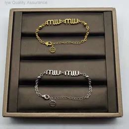 Projektant bransoletki mui mui bransoletka kobieta luksus 925 bransoletka miao rodzina nowa mosiężna złota łańcuch mlettera Bransoletka popularna w Internecie koreańskie wydanie na Instagram Sty Sty