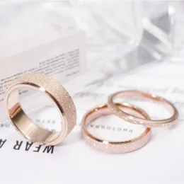 Band Rose Gold Color Frosted Finger Ring For Woman Man Bröllop smycken 316L rostfritt stål toppkvalitet aldrig bleknar