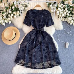 High End Celebrity Style Dress 2024 New Light Luxury Sequin broderad liten klänningskulklänning