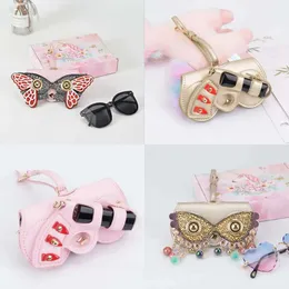 Sunglasses Leather Case Bag Hook 2023 Women's Cute Butterfly Ornament Lens Glasses Lipstick Holder Charm Fashion Design 240106