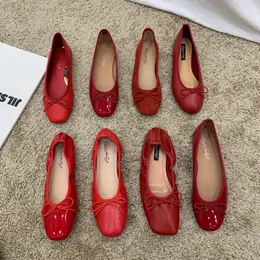 Retro Ultra-Soft Women But But Spring Bow Red Flat Sole Single Shoe Leisure Wygodne skórzane buty baletowe zapatos Mujer 240415