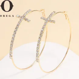 أقراط Obega Cross Hoop Earrings لامعة من الزركون الذهب والفضة الفضية.