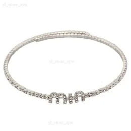 Mui Muiネックレスデザイナー女性Mui Pearl Necklace Bracelet Light Luxury Fashion Versatile Highend Butterfly Buckleハンギングパールジュエリー2024