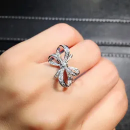 Bande Huitan Eternity Forma di prua CZ Ring per donne Impegno Fare di nozze Delicata fascino argento Color Bowknot Rings Biielli