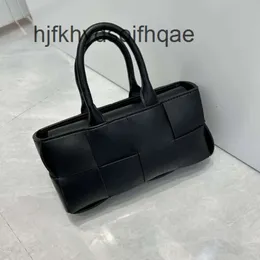 Venets Totes Crossbody Korb Frauen Weben Taschen 2024 Arco Leder Damen Geldbeutel großer Kapazität Designer Single Schulter Neue Tasche Handheld Bottegs V9Q8