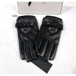 Herrkvinnor Fem fingrar PRADES handskar Fashion Designer Varumärkesbokstavstryck Tjocken Keep Warm Glove Winter Outdoor Sport Pure Cotton 4783