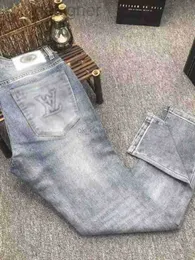 Herr jeans designer high end mode märke ljus lyx jeans för mäns sommar nya tryck elastiska smala passformar raka ben blå casual byxor