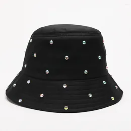 Boinas 2024 Moda Luxo Bucket Summer Mulheres Rhinestone Fisherman Panamá Caps Casual Caps Outdoor Lady Travel Party Hat Top Cool Top