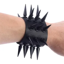 Stränge schwarzer Spike Armband Ledermanschetten Emo Accessoires besetzt Armband Frauen Punk Rock Metall Bangle Goth Armband Mode Schmuck