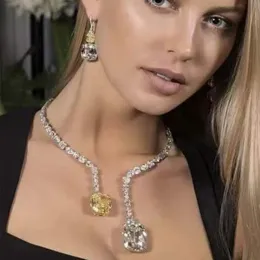 Naszyjniki Eleganckie podwójne duże kryształowe wisiorek Mankiet Naszyjnik Minklację Minklia Weselna dla kobiet Lśniąca Rhinestone Open Choker Naszyjnik