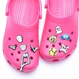 Halloween Spooky Ghost Skull Anime Charms Wholesale Memórias de Infância Funny Presente Cartoon Charms Acessórios para sapatos PVC Decoração de fivela de borracha macia