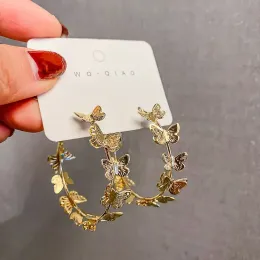 Ohrringe übertriebene Alloy Butterfly Twine Hoop Ohrringe für Frauen HipHop Goldfarbe Metal Creative Geometrie Runde Schmuckzubehör Verschenke