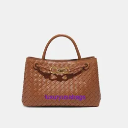 Womens Ost-West-Andiamo-Bag Botegaveneta kleiner horizontaler Intrecciato Leder-Tasche mit Schiebenkörperriemen und einer Innenpackung I0Y4