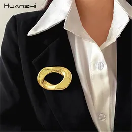 HUANZHI Geometric Smooth Irregular Brooch Hollow Out Metal Sweater Buckle Suit Pin Jewelry Accessories for Women Men 240423