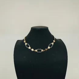 Luxo 18k colar de colar de latão de 18k colar clássico de letra dupla colar de pingente de pingente de esmalte preto
