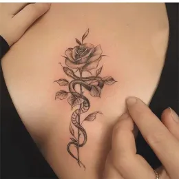 Tatueringar vattentät tillfällig tatuering klistermärke rosen orm design kroppskonst falsk tatuering flash tatuering bröst kvinnlig man