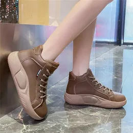 Scarpe casual non slittanti senza slittanti sneaker traspiranti vulcanizzare 2024 stivali piatti autunnali beige women sport tecnologies