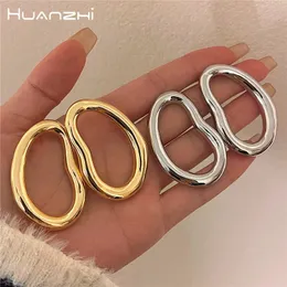 Huanzhi Metal Smooth Large Oval Hollow örhängen för kvinnor flickor franska retro oregelbundna formade överdrivna smycken gåvor 2024 240423