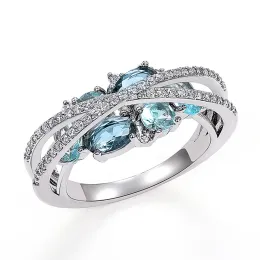 Bands Huitan einzigartige blaue CZ -Kreuzringe für Frauen Neu gestaltet Hochzeitszubehör Luxus trendige weibliche Ringe Party Schmuck Anillos Anillos