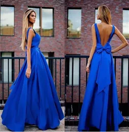 Royal Blue Long Evening Dress Arabic A Line Bow Backless 여성은 공식 무도회 파티 이벤트 GOWN3899634를 착용합니다.