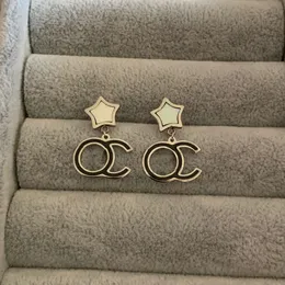 Frauen Luxusdesigner Studs Silber Farbe Weißer Shell Star Stempel Titanium Stahl Mode Paar Einfacher Ohrringe Klassischer Schmuck für Lady Geschenke